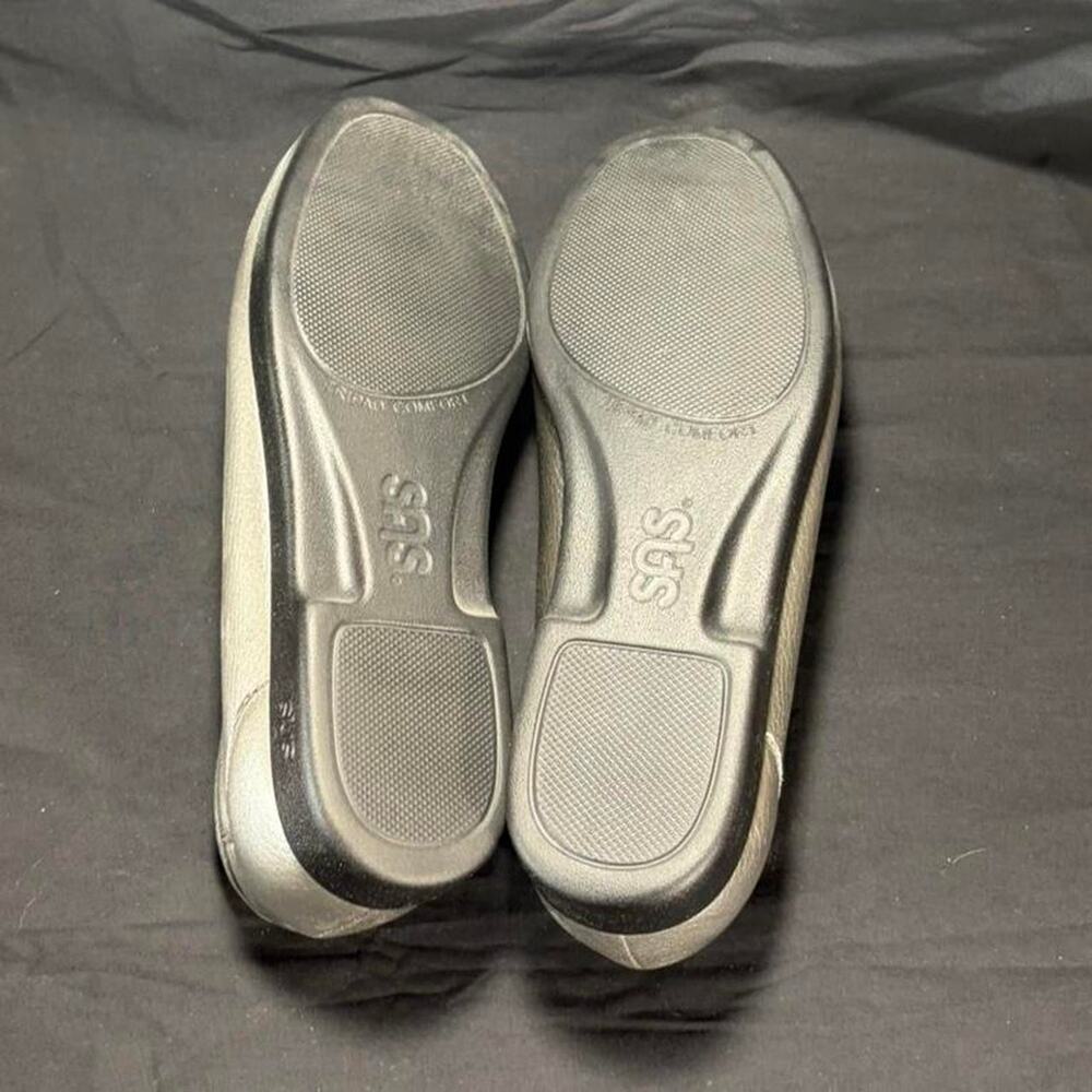 🚨 Like New SAS Women’s Leather Savvy Silver Loafers Shoes Comfort Size: 10 W 👞 - Picture 7 of 8